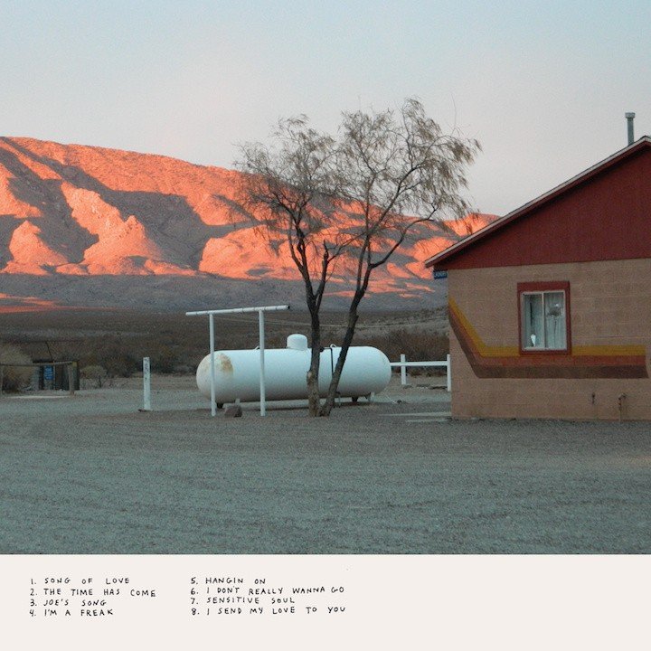 Reseñamos 'Time Has Come', el debut en solitario de Cassie Ramone