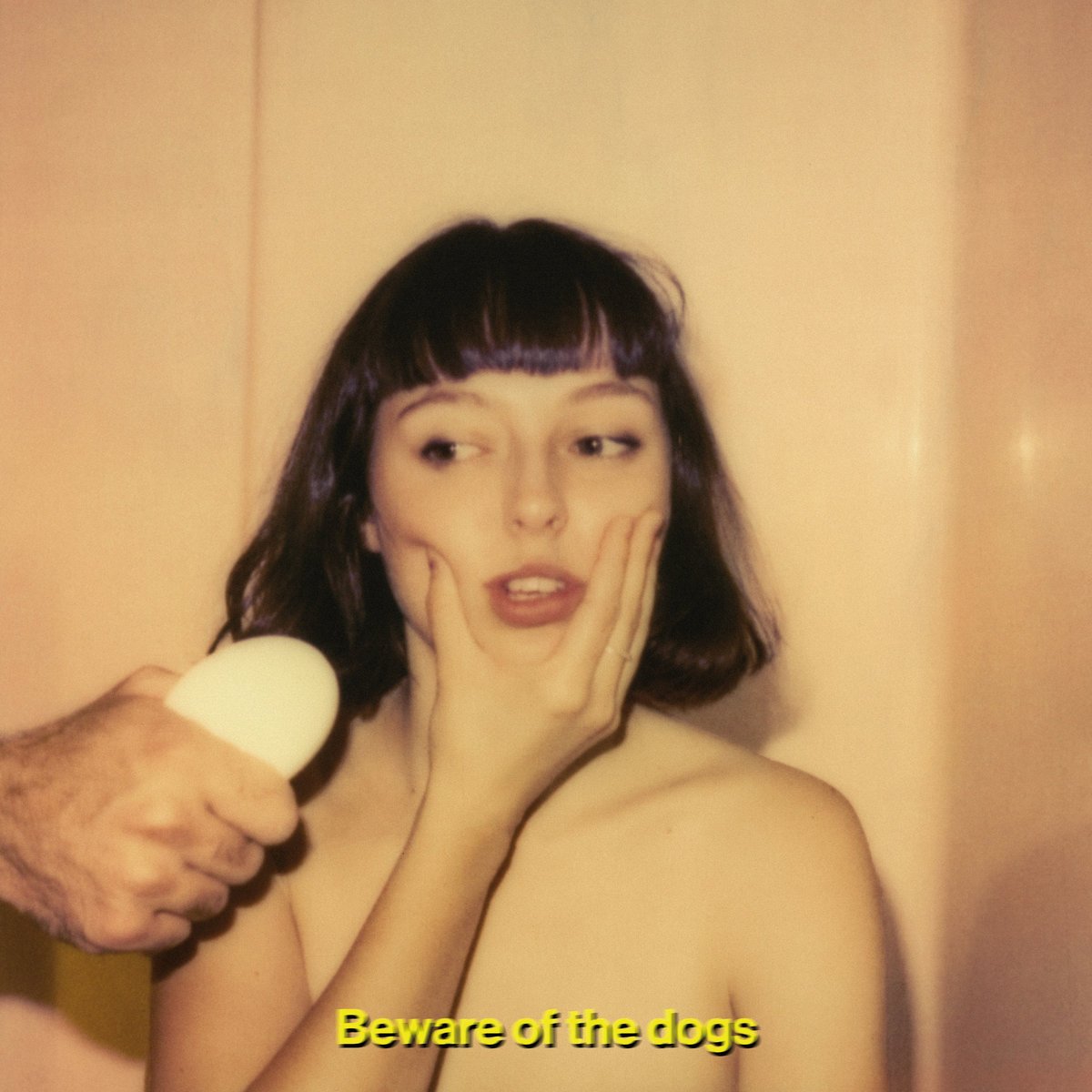 Reseñamos 'Beware of the Dogs', el LP debut de Stella Donnelly