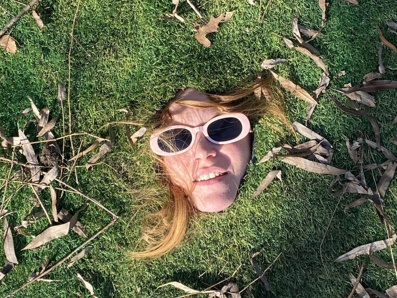 La cara B de Miranda Winters al frente de Mandy 'High School Boyfriend