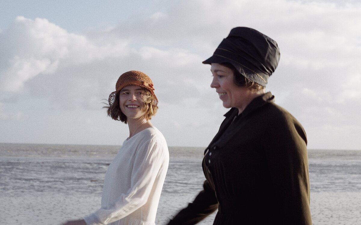 Crítica de 'Pequeñas Cartas Indiscretas’, la nueva película de Thea Sharrock