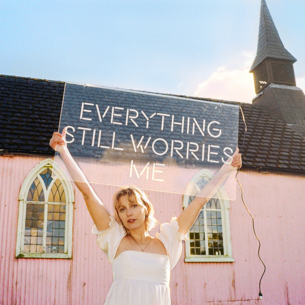 Crítica de 'Everything Still Worries Me', el LP debut de Abbie Ozard