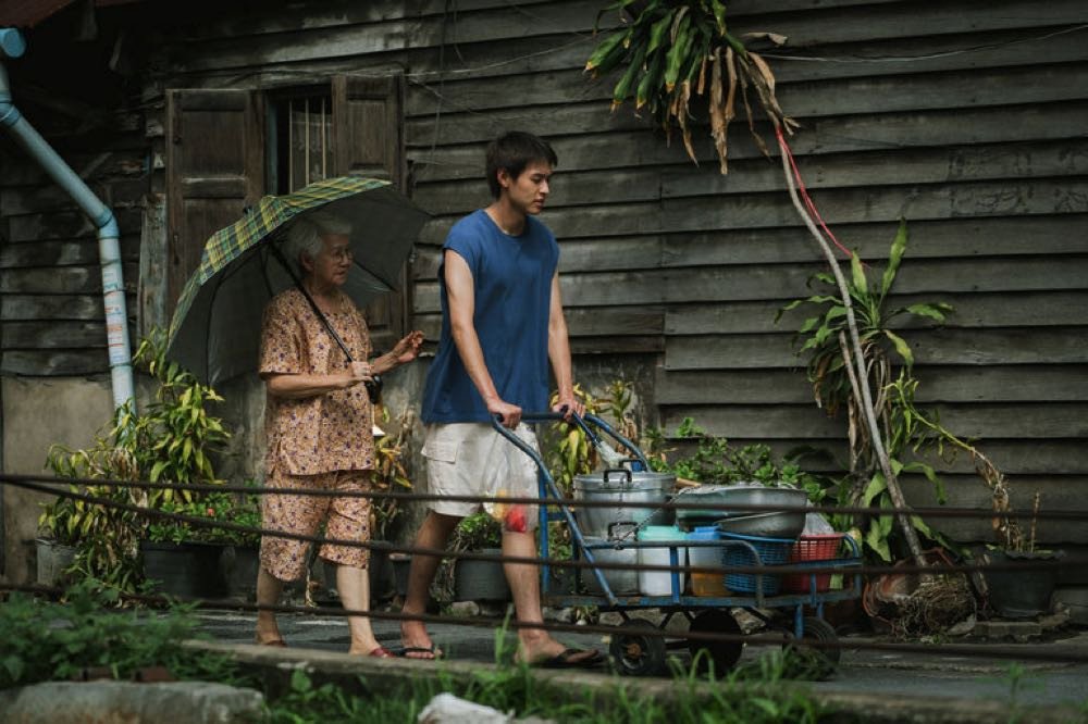 Crítica de 'Cómo ganar millones antes de que muera la abuela', la nueva película de Netflix: El precio del afecto en el ocaso de la vida