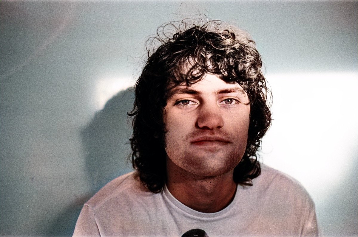 El esquinazo de MJ Lenderman a la soledad: un recorrido por las letras de 'Manning Fireworks'