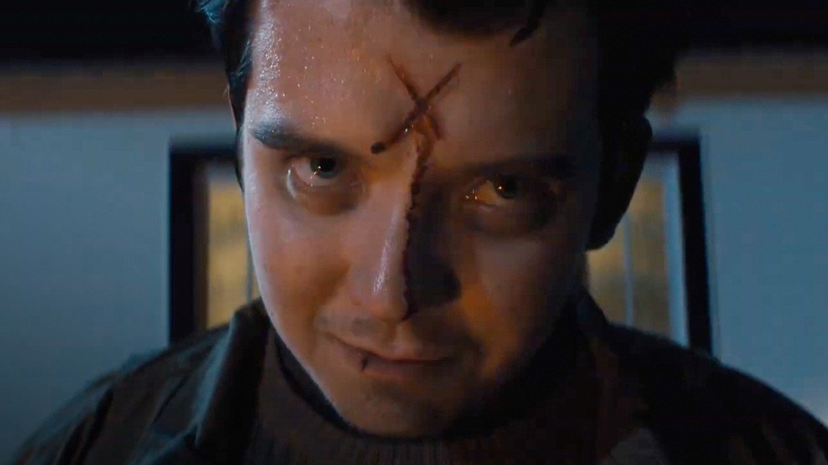 Crítica de 'Juega o muere' de Eren Celeboglu y Ari Costa: La infancia perdida en el tablero del miedo