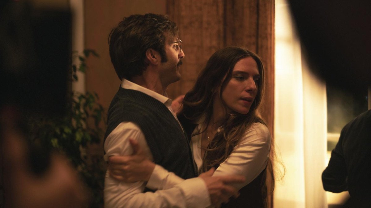 Crítica de 'Solos en la noche' de Guillermo Rojas: Una noche de miedo y esperanza