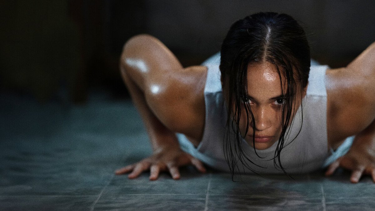 Crítica de 'Fuera de las sombras', la nueva película de Timo Tjahjanto estrenada en Netflix