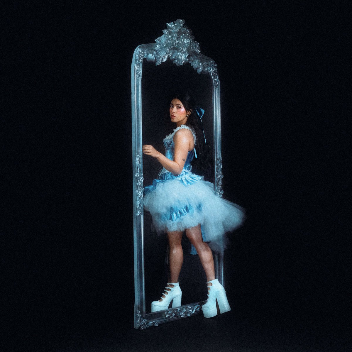 Crítica de ‘Mirror Starts Moving Without Me’: Pom Pom Squad recorre un camino de autodescubrimiento en sonidos oscuros