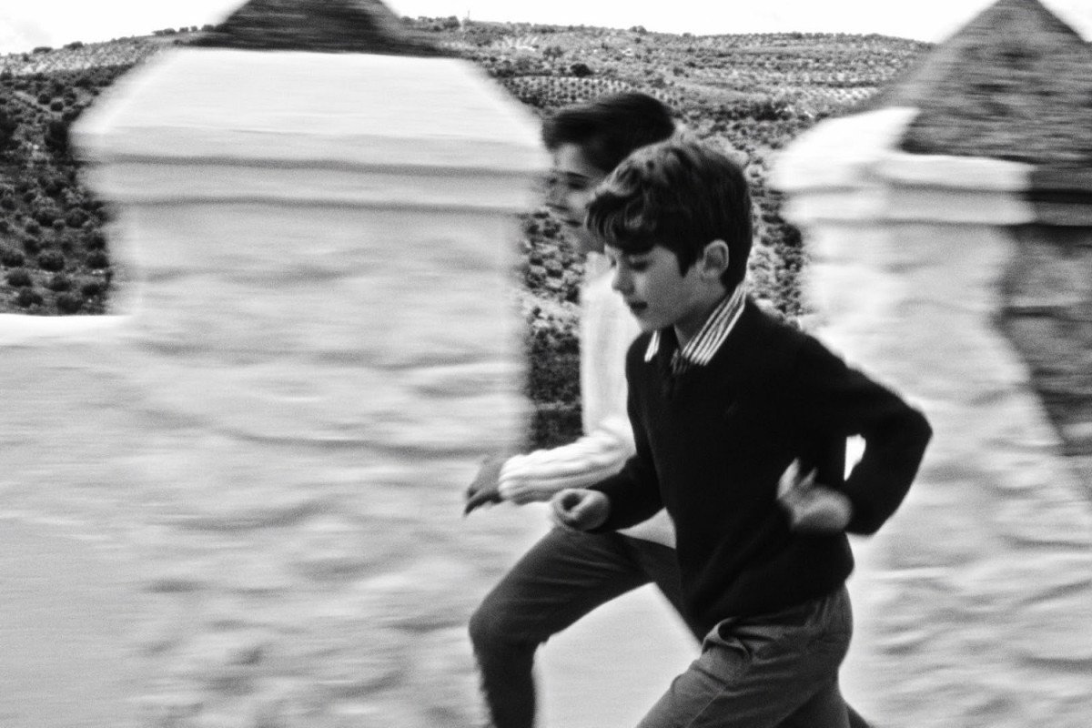 Crítica de ‘Los restos del pasar’: Luis (Soto) Muñoz examina la memoria y la tradición desde Baena