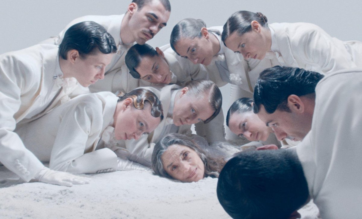 Crítica de 'Polvo serán': Carlos Marques-Marcet traza una danza final sobre amor y despedida