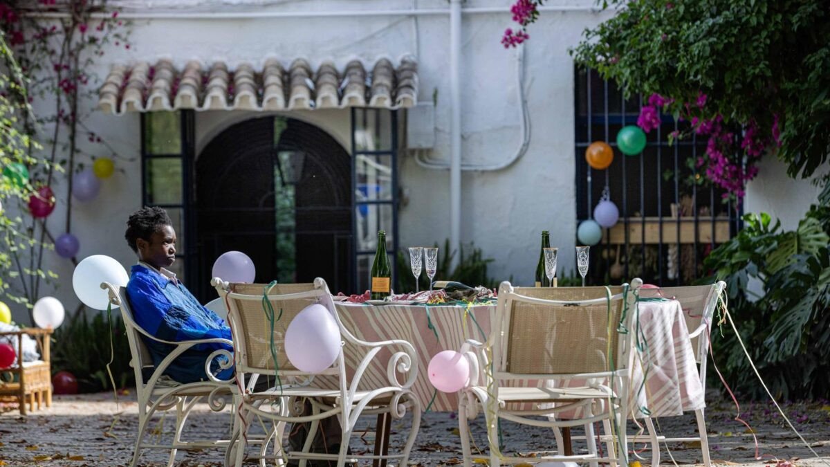 Crítica de ‘Fin de Fiesta’: La mirada incómoda de Elena Manrique sobre el privilegio y la hipocresía social