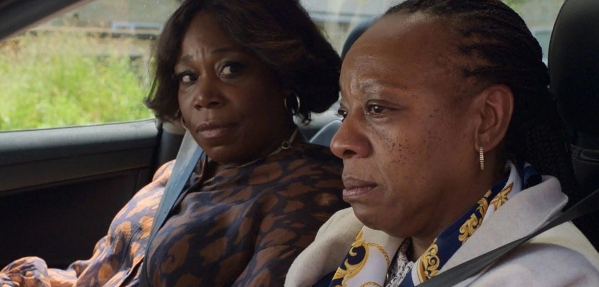 Crítica de 'Mi única familia': Mike Leigh narra la fragilidad del hogar como trinchera