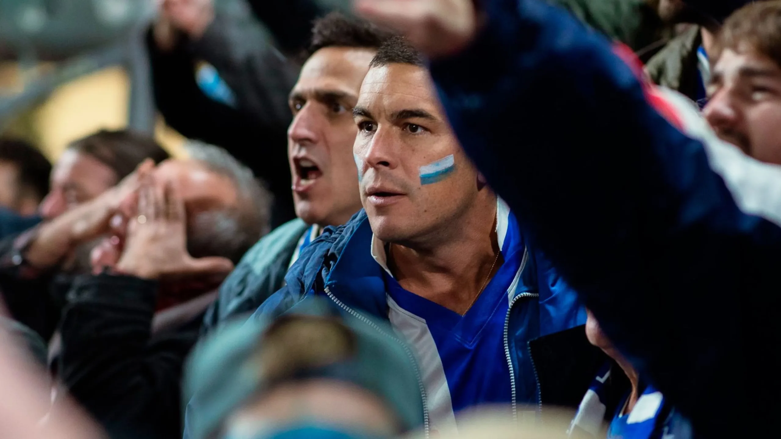 Crítica de ‘Muy lejos’: Gerard Oms sitúa a Mario Casas en la trinchera del desencanto migrante