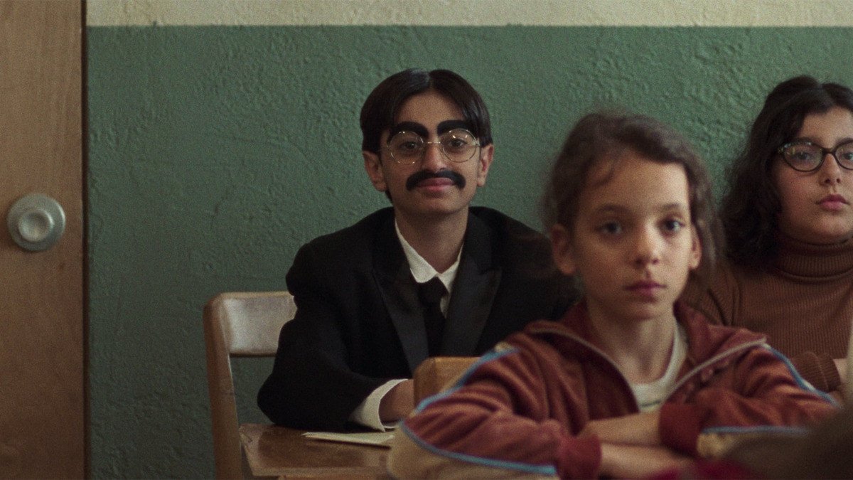 Crítica de ‘El idioma universal’: Matthew Rankin levanta un Winnipeg que se entiende en lenguas cruzadas