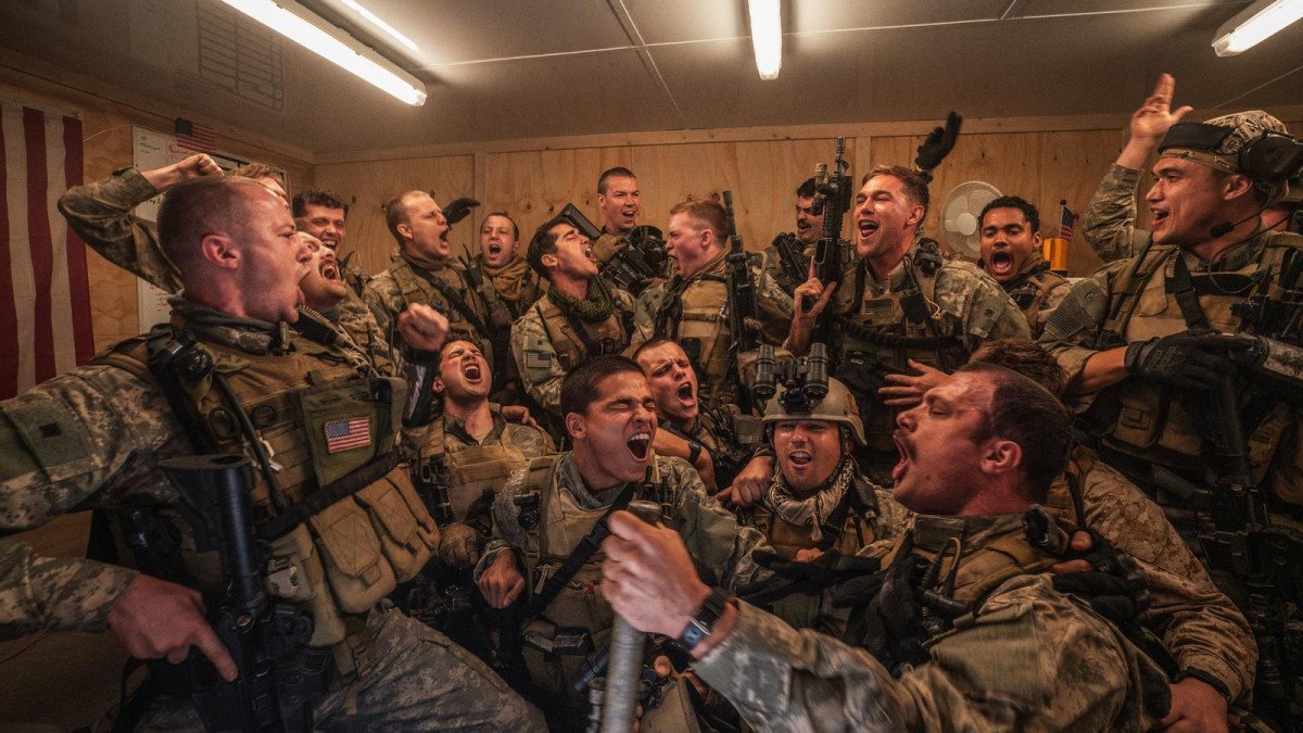 Crítica de ‘Warfare: Tiempo de guerra’: Alex Garland y Ray Mendoza recrean la espera tensa que precede al horror