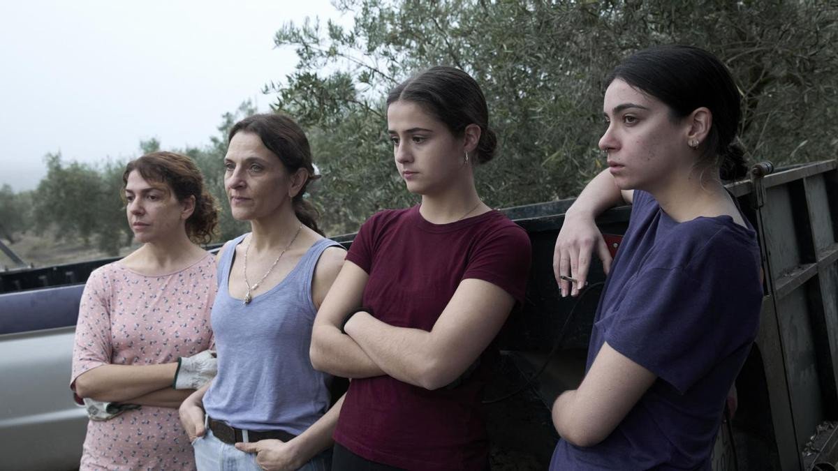 Crítica de ‘Los Tortuga’: Belén Funes construye una crónica contenida del desarraigo