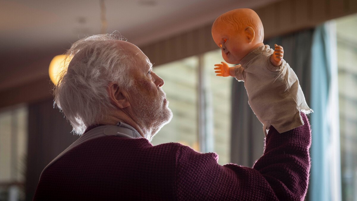 Crítica de ‘La ley de Jenny Pen’: James Ashcroft convierte la rutina geriátrica en un infierno psicológico