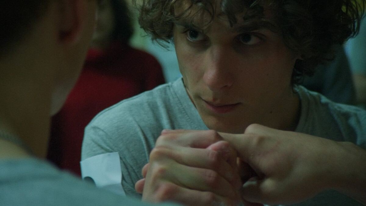 'Sandbag Dam': crítica de la película de Cejen Cernic proyectada en el Queercinemad 2025